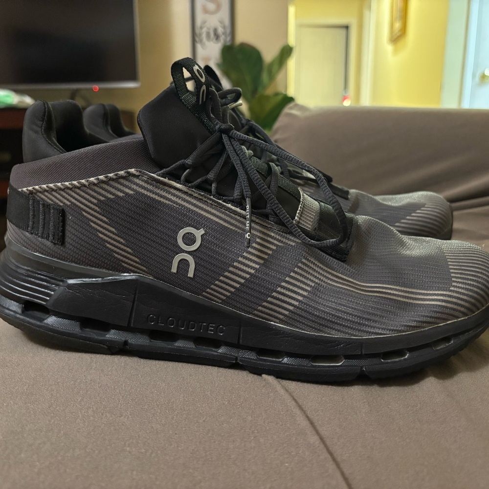 On Running Men's Gray and Black Athletic Shoes